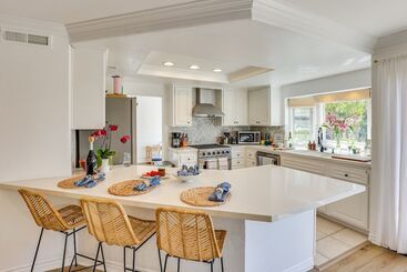 Gorgeous Vista Home W/ Private Pool & Spa!
