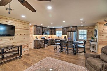 Greers Ferry Home On 40 Acres 1/4 Mi To Lake!