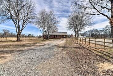 Greers Ferry Home On 40 Acres 1/4 Mi To Lake!