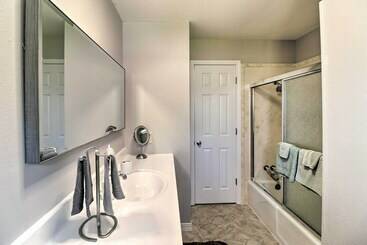 Greers Ferry Home W/ Yard, < 1 Mi To Marina!