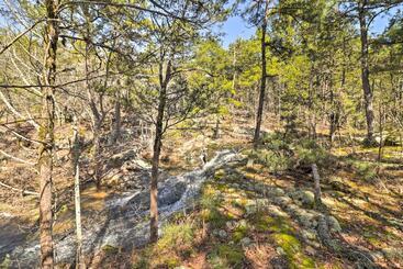 Greers Ferry Home W/ Yard, < 1 Mi To Marina!