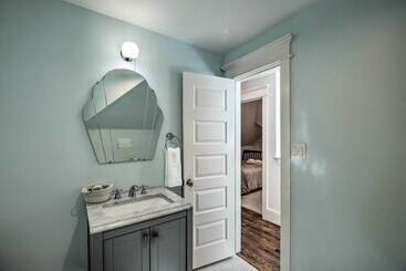 Historic Houston Bungalow ~ 2 Mi To Downtown!