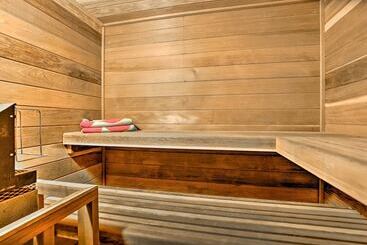 Private Sauna & Mtn Views: Idaho Springs Gem