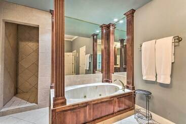 بيت ريفى Dock, Hot Tub & Kayaks: Luxe Hot Springs Lakehouse