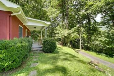 Maggie Valley Cottage Near Festival Grounds!