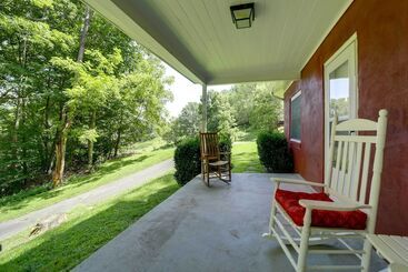 Maggie Valley Cottage Near Festival Grounds!