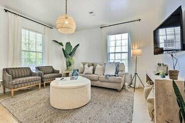 Modern & Chic Gulfport Escape: Walk To Beach!