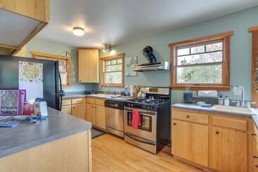 Montrose Family Home W/ Yard & Fruit Trees!