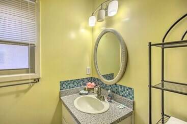 Myrtle Beach Cottage, Walk To Pools + Beach!
