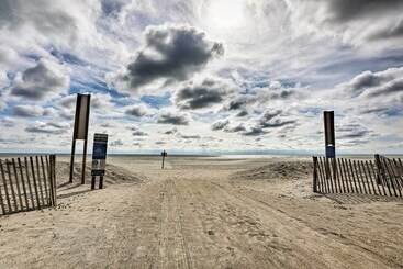 Myrtle Beach Cottage, Walk To Pools + Beach!