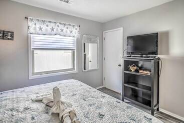 Myrtle Beach Cottage, Walk To Pools + Beach!