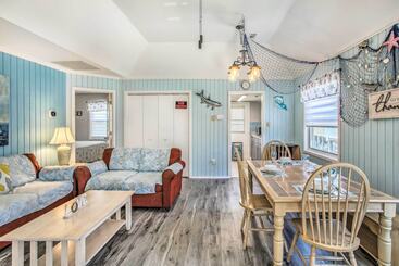 Myrtle Beach Cottage, Walk To Pools + Beach!