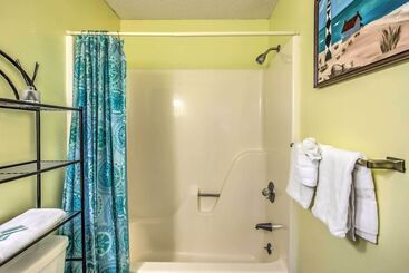 Myrtle Beach Cottage, Walk To Pools + Beach!