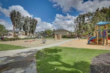 Oceanside Vacation Home W/ Gas Grill + Patio