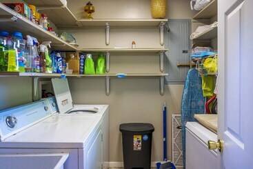 茅舍 Peaceful North Carolina Retreat With Game Room!