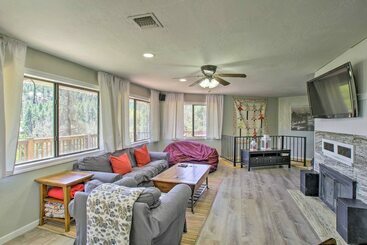 Сельский дом Peaceful Payson Cabin W/ Deck & Mtn Views!
