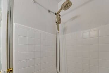 Pet Friendly Dearborn Home < 2 Mi To Downtown!