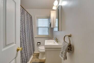 Pet Friendly Dearborn Home < 2 Mi To Downtown!