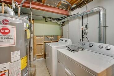Pet Friendly Dearborn Home < 2 Mi To Downtown!