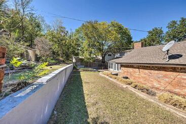 Pet Friendly Home ~ 6 Mi To Downtown Fort Worth!