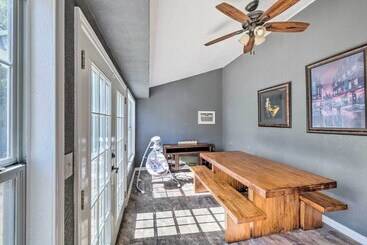 Pet Friendly Home ~ 6 Mi To Downtown Fort Worth!