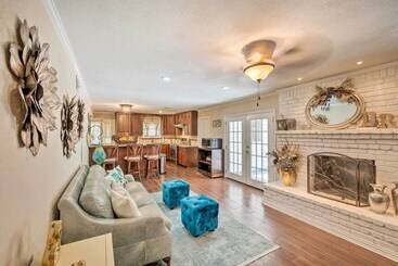 Pet Friendly Home ~ 6 Mi To Downtown Fort Worth!