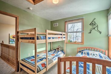Walk To Pool & Lake: Albrightsville Vacation Home!
