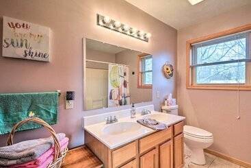 Walk To Pool & Lake: Albrightsville Vacation Home!