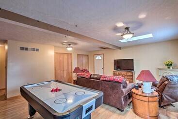 Walk To Pool & Lake: Albrightsville Vacation Home!