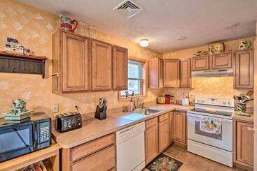 Walk To Pool & Lake: Albrightsville Vacation Home!
