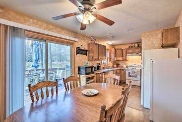 Walk To Pool & Lake: Albrightsville Vacation Home!