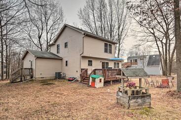 Walk To Pool & Lake: Albrightsville Vacation Home!