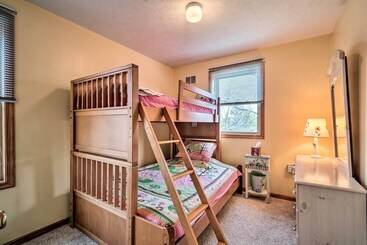 Walk To Pool & Lake: Albrightsville Vacation Home!