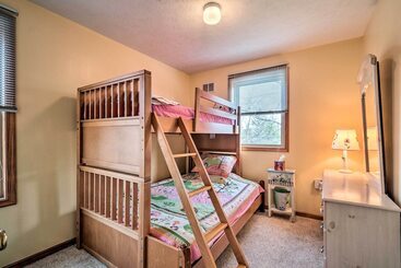 Walk To Pool & Lake: Albrightsville Vacation Home!