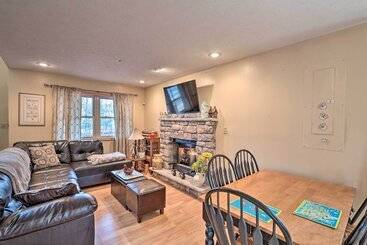 Walk To Pool & Lake: Albrightsville Vacation Home!