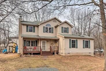 Walk To Pool & Lake: Albrightsville Vacation Home!