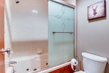 コテージ Lake Access & Private Hot Tub At Poconos Home!