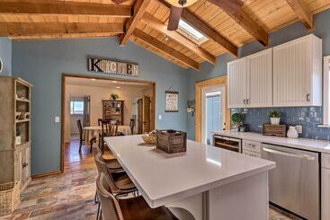 بيت ريفى Prescott Cabin W/ Deck & Mtn Views: 4 Mi Downtown!