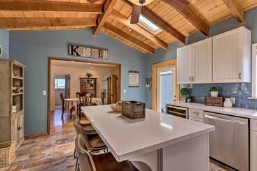 Prescott Cabin W/ Deck & Mtn Views: 4 Mi Downtown!