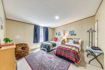 Ruidoso Cabin W/ Hot Tub & On Site Hiking!