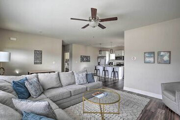 Scenic Mtn Retreat W/ Wooded Backyard + Fire Pit!