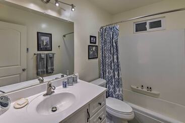 Peaceful Cottage W/ Grill & Yard In Grass Valley!