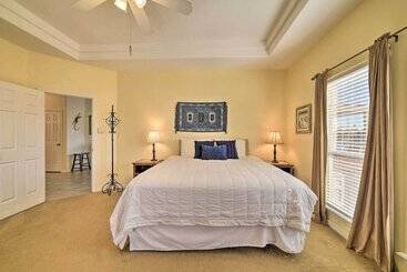 Snowbird Getaway: Waterfront Home, 1 Mi To Beach