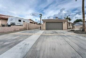 Spacious Desert Retreat ~ 3 Mi To Lake Havasu