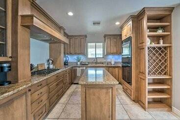 Spacious Desert Retreat ~ 3 Mi To Lake Havasu