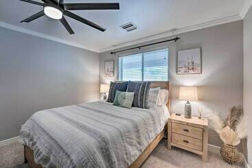 Spacious Desert Retreat ~ 3 Mi To Lake Havasu