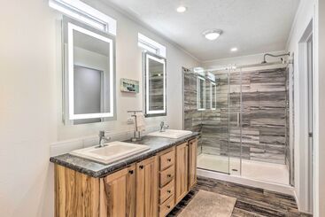 Spacious Hermosa House W/ Black Hills View