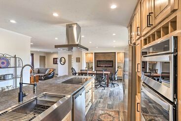 Spacious Hermosa House W/ Black Hills View