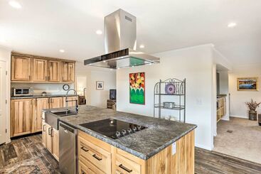 Spacious Hermosa House W/ Black Hills View
