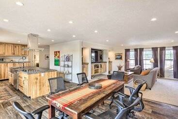Spacious Hermosa House W/ Black Hills View